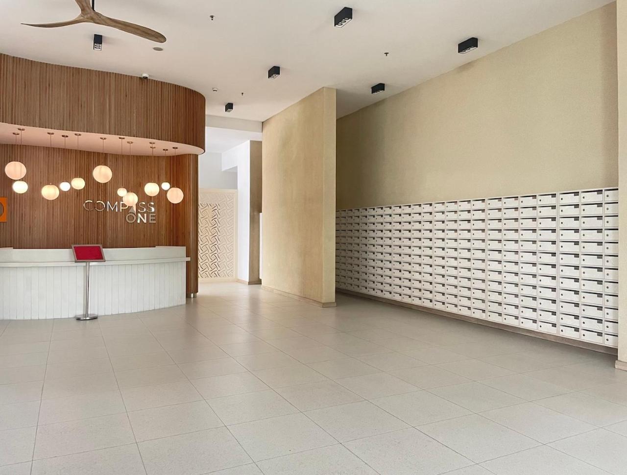 Compass One Building - Luxury Apartments Ap Phu Tho Exterior photo