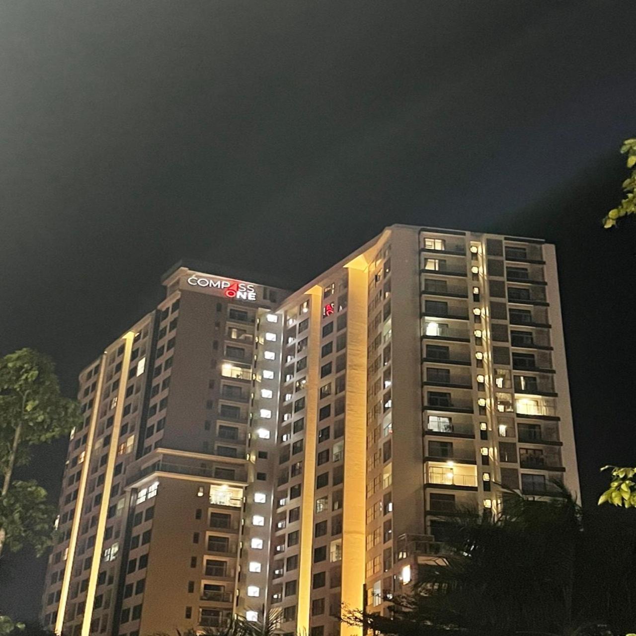 Compass One Building - Luxury Apartments Ap Phu Tho Exterior photo